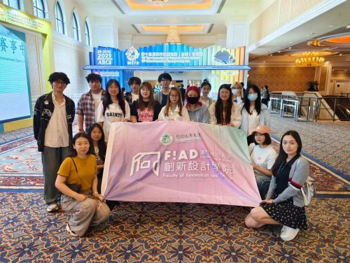 The teachers and students of our college were invited to visit the 13th Macao International Travel (...